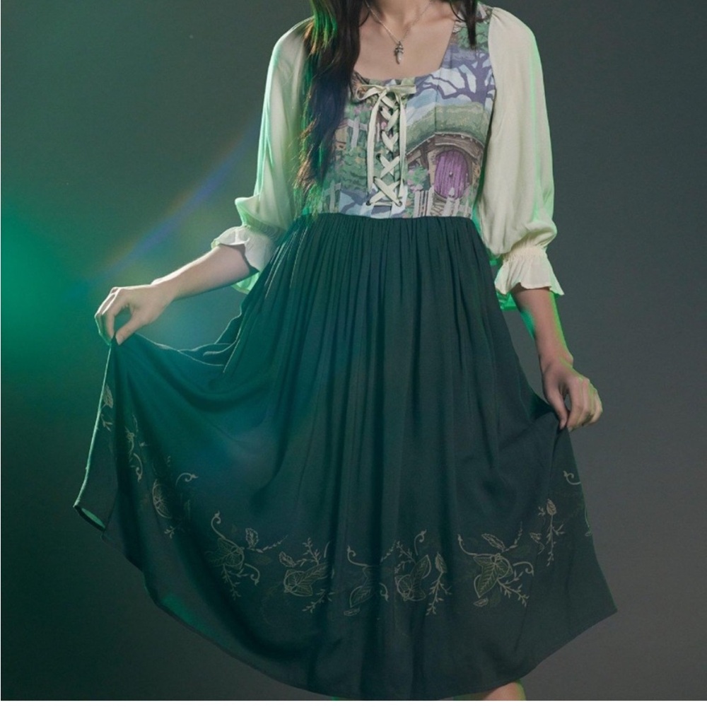 Hot Topic Lord of the Rings Green and Cream Fairy Tale Lace-Up Dress